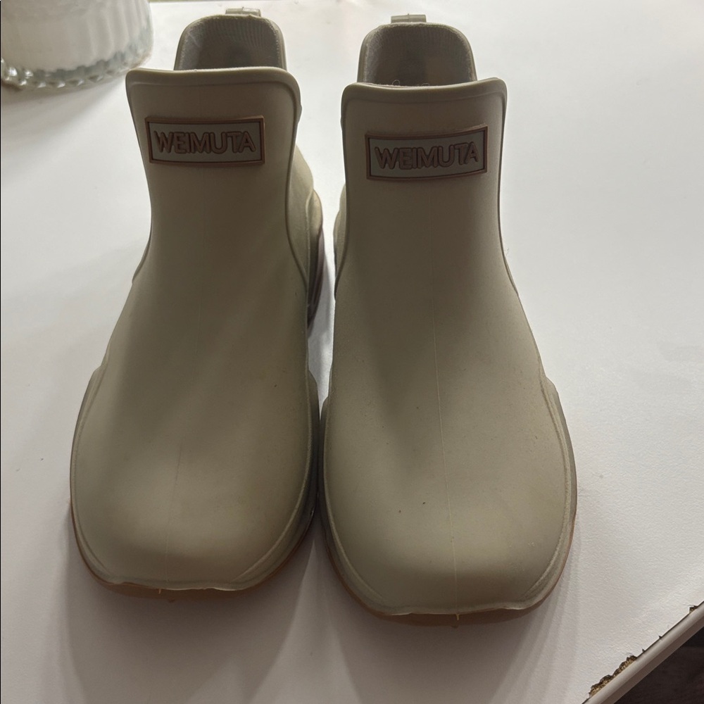 Emu Cream and Tan Winter Boots